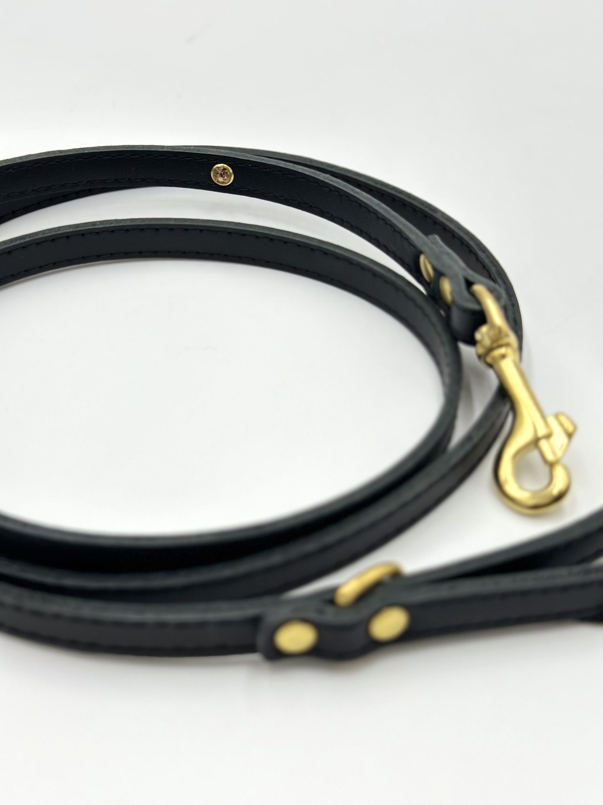 Smycz ze skóry naturalnej SM 1, czarna/złote okucia - obrazek 2